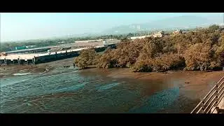 Mumbai diaries: 2:  Flying to Mankhurd from Vashi across the Thane Creek. Navi Mumbai to Mumbai