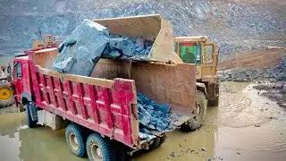 Big rock loading in dump with help of caterpillar loader 😱🤯
