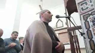 الشيخ من اي البلاد حتي يقرأ بهذه الطريقة