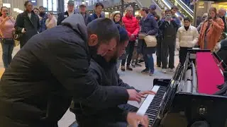 Crazy Duet at the public piano