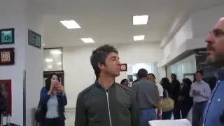 Noel Gallagher llegando al aeropuerto de la Ciudad de México 6 de Marzo 2016