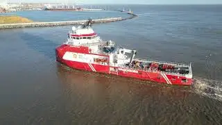 kroonborg arriving in port during the day