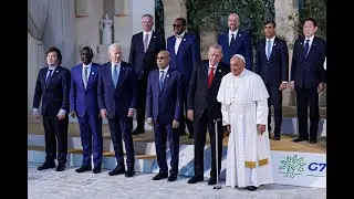 Papa Francesco al G7, la foto con i leader
