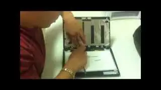 How to: Acer Aspire One 725 Netbook LCD Screen Replacement