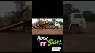 Hook it UP ⬆️ Flatbed for hooklift trucks hauling machines & pallets and more &hellip;