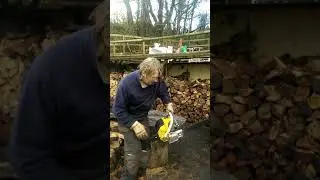 Partner R12 90cc Vintage Swedish MONSTER Chainsaw. Starting and running and overview.