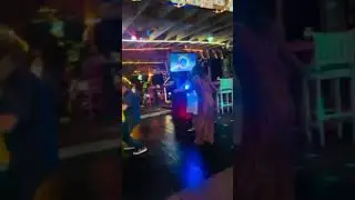 #roatan #island #caribbean dance party at #happyharrys