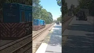 La A 601 Por el Anden Provisorio de Mor&oacute;n! #lineasarmiento #trenesargentinos #train