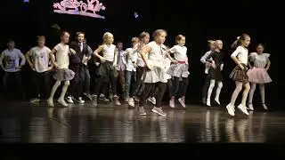 Vánoční besídka 2019 4 B   Vánoce na míru