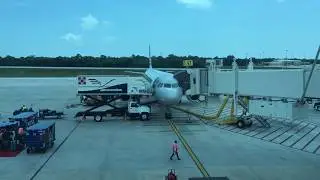 American Airlines A321-231 Deboarding and Catering time-lapse