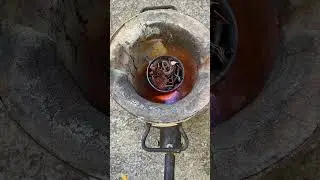 Allumage de la #fonderie #creuset #fusion #cuivre #copper #melting #crucible #diy #scrap