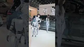 Роботы или девушки? #автомобиль #travel #China #fashion #automobile #model #dance #robot