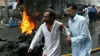 Bombs kill 33 people in Peshawar, Pakistan