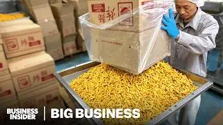 Inside America&rsquo;s Biggest Fortune Cookie Factory