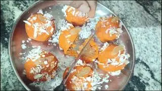 Yummy yummy carrot aur suji ke laddu #viral #food #sweet 