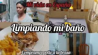 Un dia conmigo//limpiando mi baño 🛁y también almorzando un pollo muy rico y mucho más.