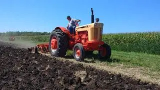CASE 930 Comfort King & 6 bottom plow