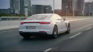 The new Panamera 4 E-Hybrid. Courage changes everything.