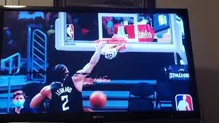 kawhi Leonard dunk on Derrick favors
