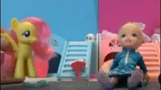 Elsa and Anna toddlers help the doctor of the ponies