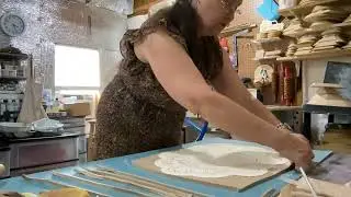 Dianna’s Mud Shop: how to make a lace textured platter #nativityplatter #pottery