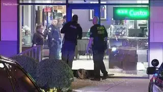 Suspects break into jewelry store with brick