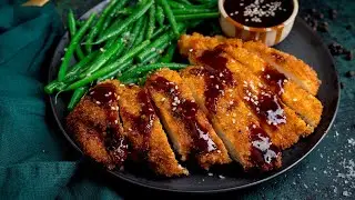 Amazing Crispy Chicken Cutlets with Spicy Gochujang Sauce that's ingrecibly moorish!