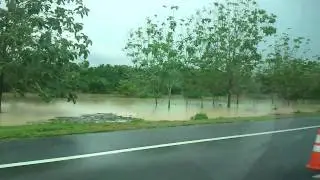 Northsouth Highway Flooded near Tangkak Toll Exit 2011.mp4