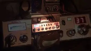 Radioddity QT40, CB-радиостанция для ночных поездок в Канзас.