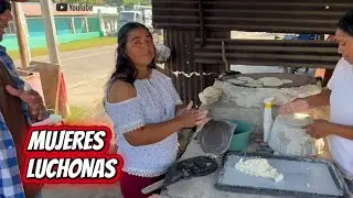 SON MUJERES Q A LAS 4:00 AM ya echando tortillas.