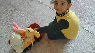 Eğitici video. Umut G&ouml;rkem trafikte civciv, tavşan ve fareye hızlı gitmenin tehlikelerini anlatıyor.