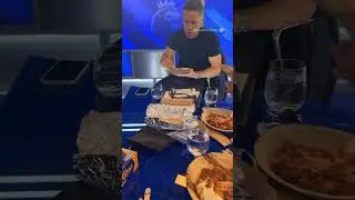 Micah not even letting Roy eat his packed lunch in peace 😂🥪