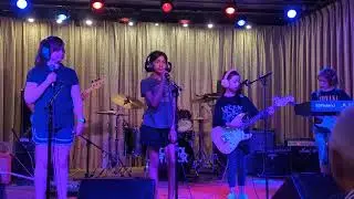 Mimi singing 
