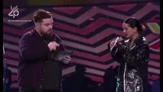 Rosalia Anuncia el Premio a Rauw Alejandro y se BESAN😱😍 #tiktok #shorts #rauwalejandro #rosalia