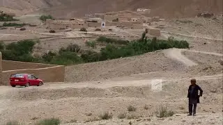 د غزني ولايت زنخان ولسوالۍ  يو شمېر کروندګر له وچکالۍ سر ټکوي