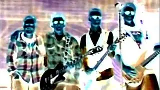 basse trummor live. (isolerat ljudspår.)