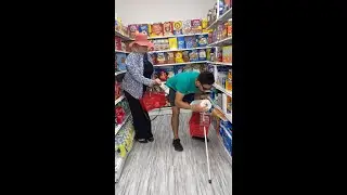 Social Experiment: Would You Take Money From Someone Who Can&rsquo;t See?