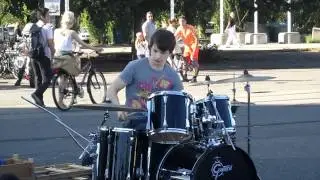 Young drummer in oslo. Saw this guy on my way from work :)
