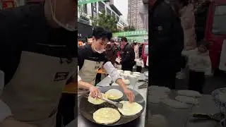 Set up a stall and sell 1,000 scallion pancakes every day!