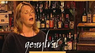 Áine Uí Cheallaigh - An Buachaillín Bán + Liricí | Tigh Mooney, An Rinn  | Geantraí 2002 TG4