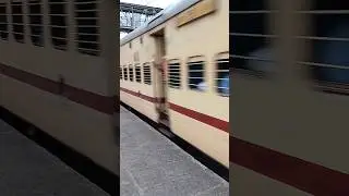 18043 Howrah Bhadrak Bagha Jatin Express #train