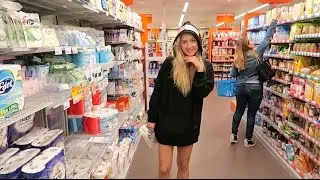 NAAKT IN DE ALBERT HEIJN? | BLONDE TIGERS - VLOG #16