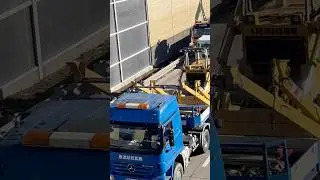 Warum schaut SCANIA Fahrer nach links? Hat er Kopfweh?#driving#truck#funny#drivingcommunity #society