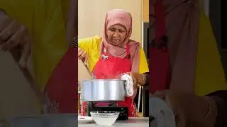 Cooking Indian Muslim dish Paal Mee Siam With My Mum 7,517km Away