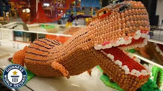 Giant Balloon Dinosaur Sculpture - Guinness World Records
