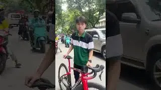 Xe đạp đua pinarello gi&aacute; sale sập s&agrave;n