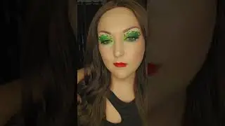 Xmas makeup #makeupartist #makeup #beautyindustry #xmasmakeup