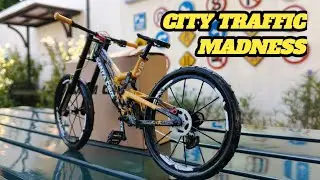 Santa Cruz Finger Bike Goes Wild in City Traffic Park! 🚴💥