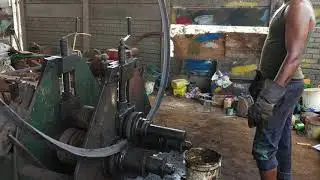 Angle rolling machine