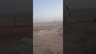 lever de soleil dans le lac sal&eacute; de Chott el jerid